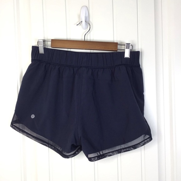 Lululemon Two with One Short in Midnight Navy/Chakra Print Blueberry Jam Size 8. - Picture 6 of 9